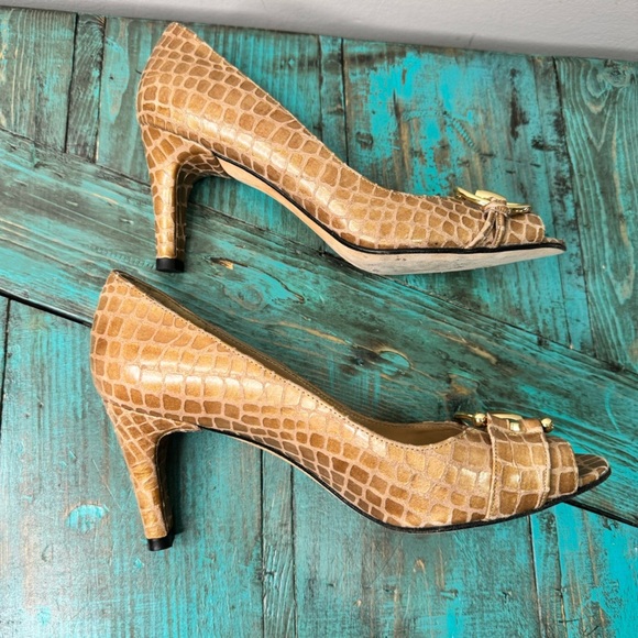 Stuart Weitzman Snake Print Tan Beige Leather Peep Toe Heels Size 8 - Picture 6 of 11